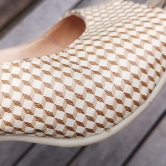 Gold Button heeled sandals - Picture 6 of 14